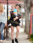 Hilary-Duff-in-Skirt-7