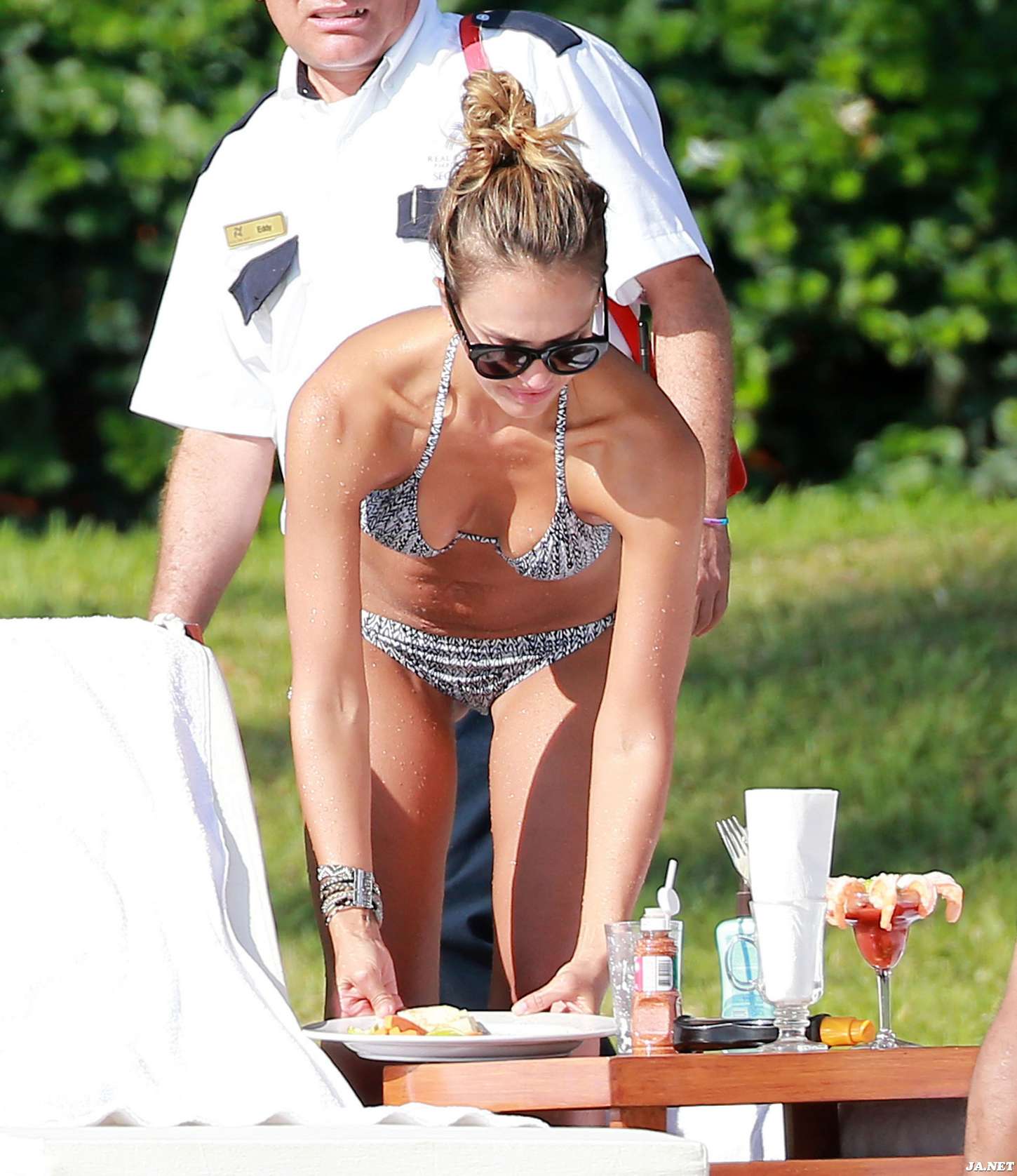 Jessica-Alba-in-Bikini-6