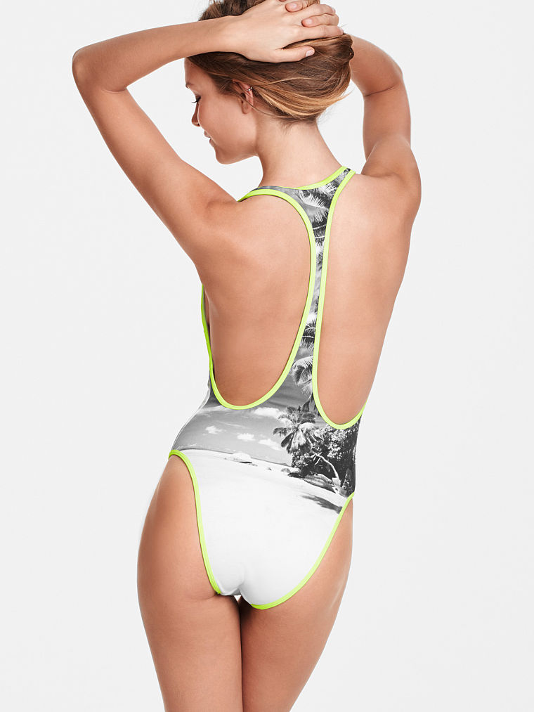 Josephine-Skriver-VSP-January-2015-10