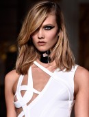 Karlie-Kloss-Versace-Fashion-Show-Paris-5