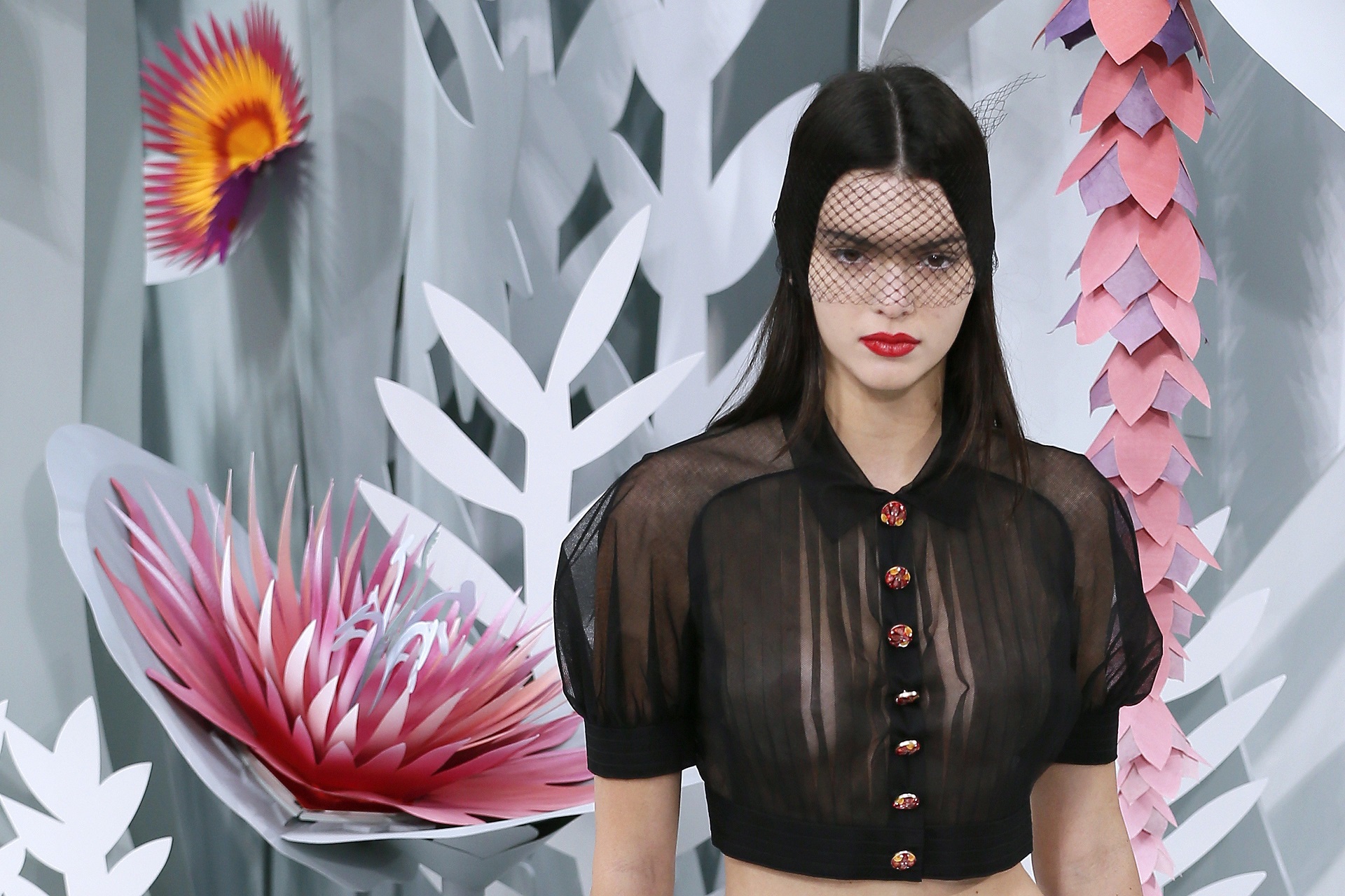 Kendall-Jenner-Chanel-Fashion-Show-Paris-10
