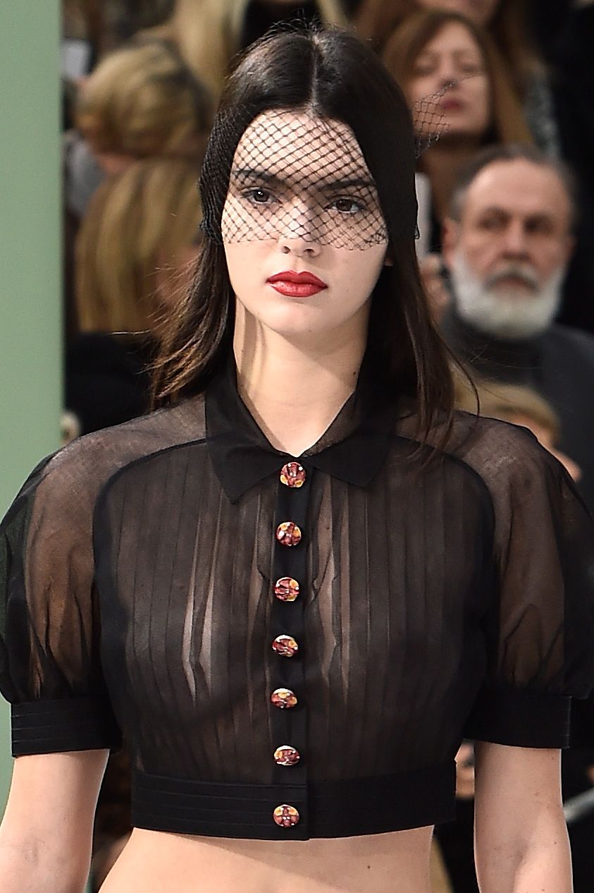 Kendall-Jenner-Chanel-Fashion-Show-Paris-2