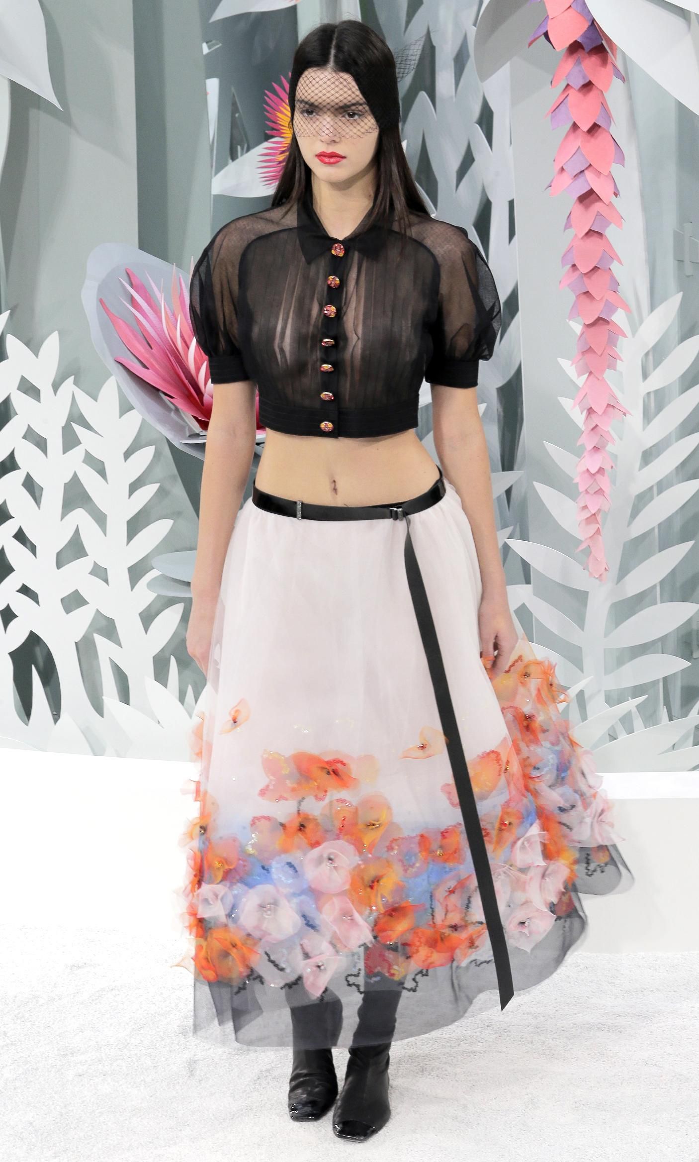 Kendall-Jenner-Chanel-Fashion-Show-Paris-4