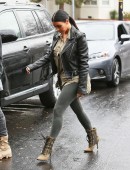 Kim-Kardashian-Booty-in-Tights-2