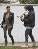 Kim-Kardashian-Booty-in-Tights-5