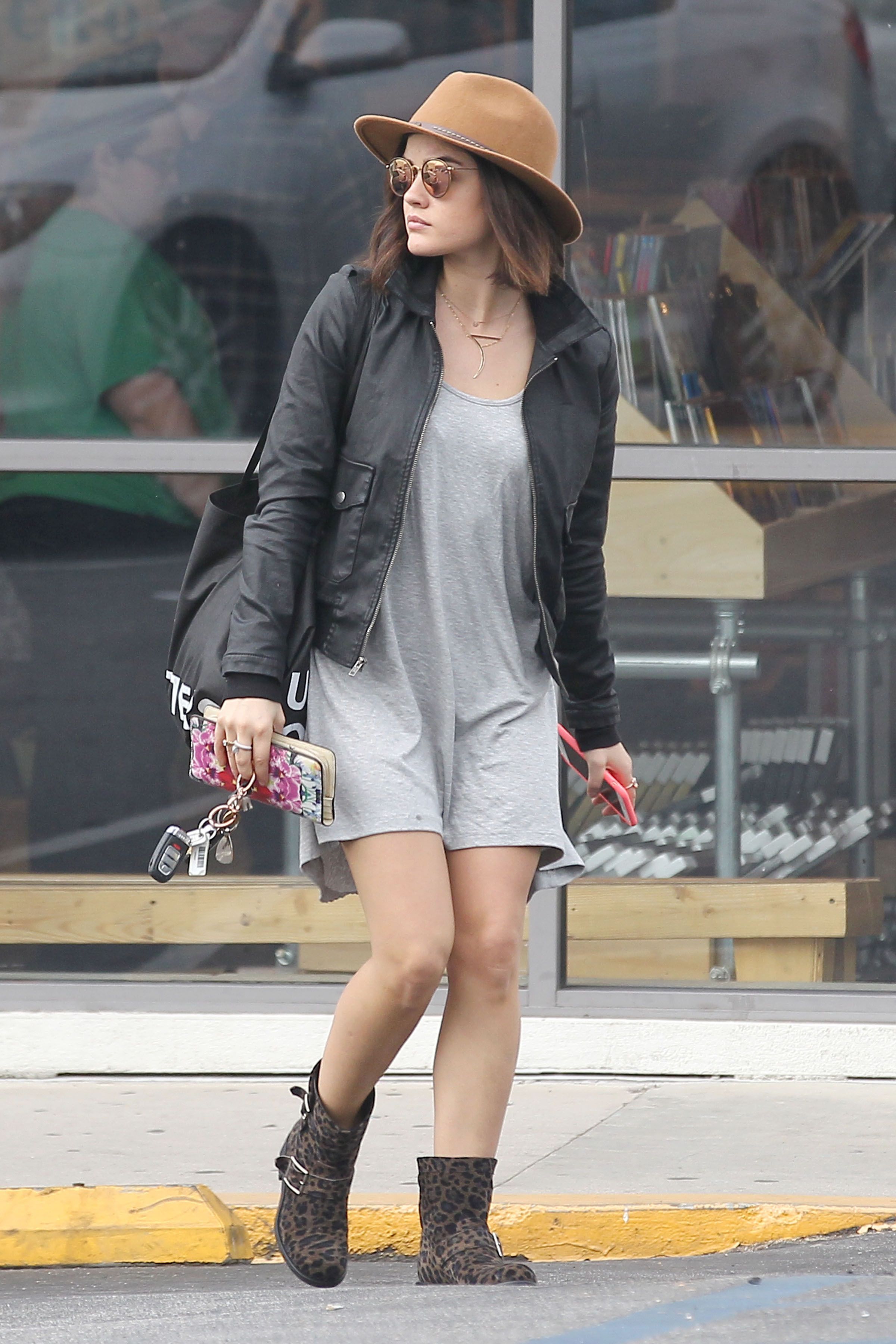 Lucy-Hale-407