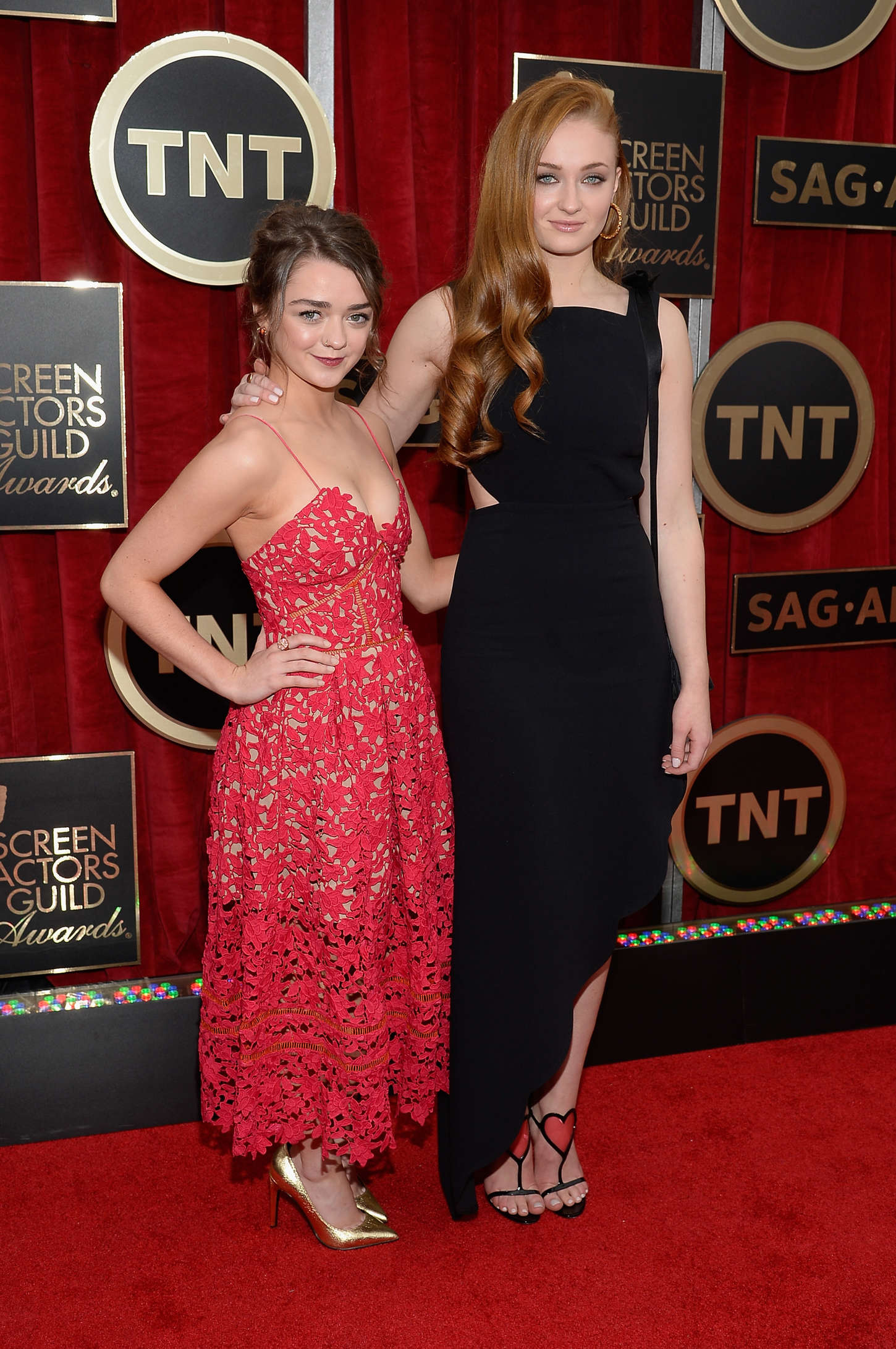 Maisie-Williams-and-Sophie-Turner-4