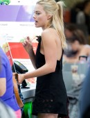 Margot-Robbie-Leggy-4