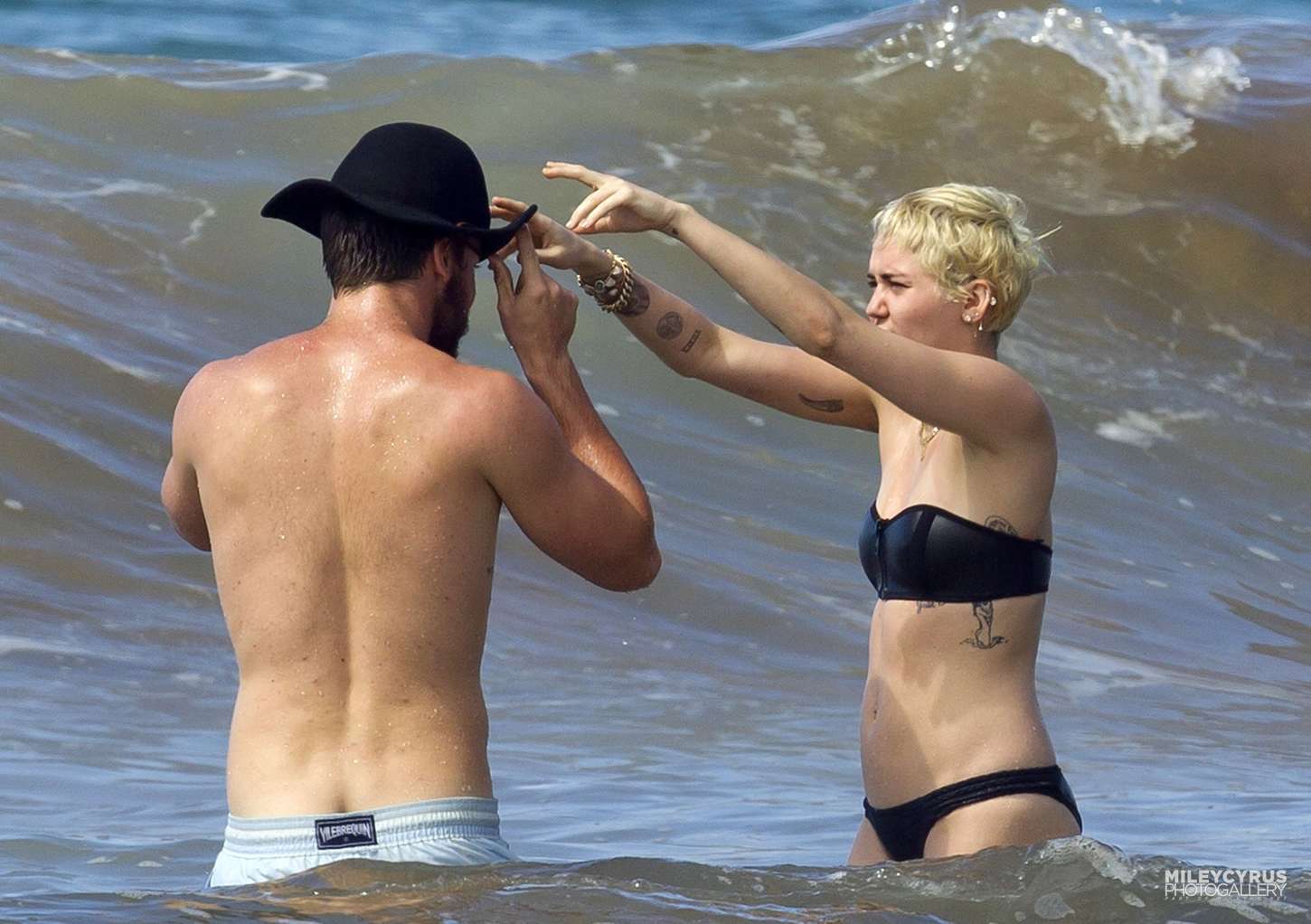 Miley-Cyrus-Bikini-22