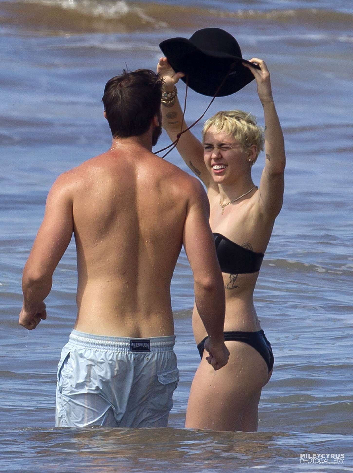 Miley-Cyrus-Bikini-23