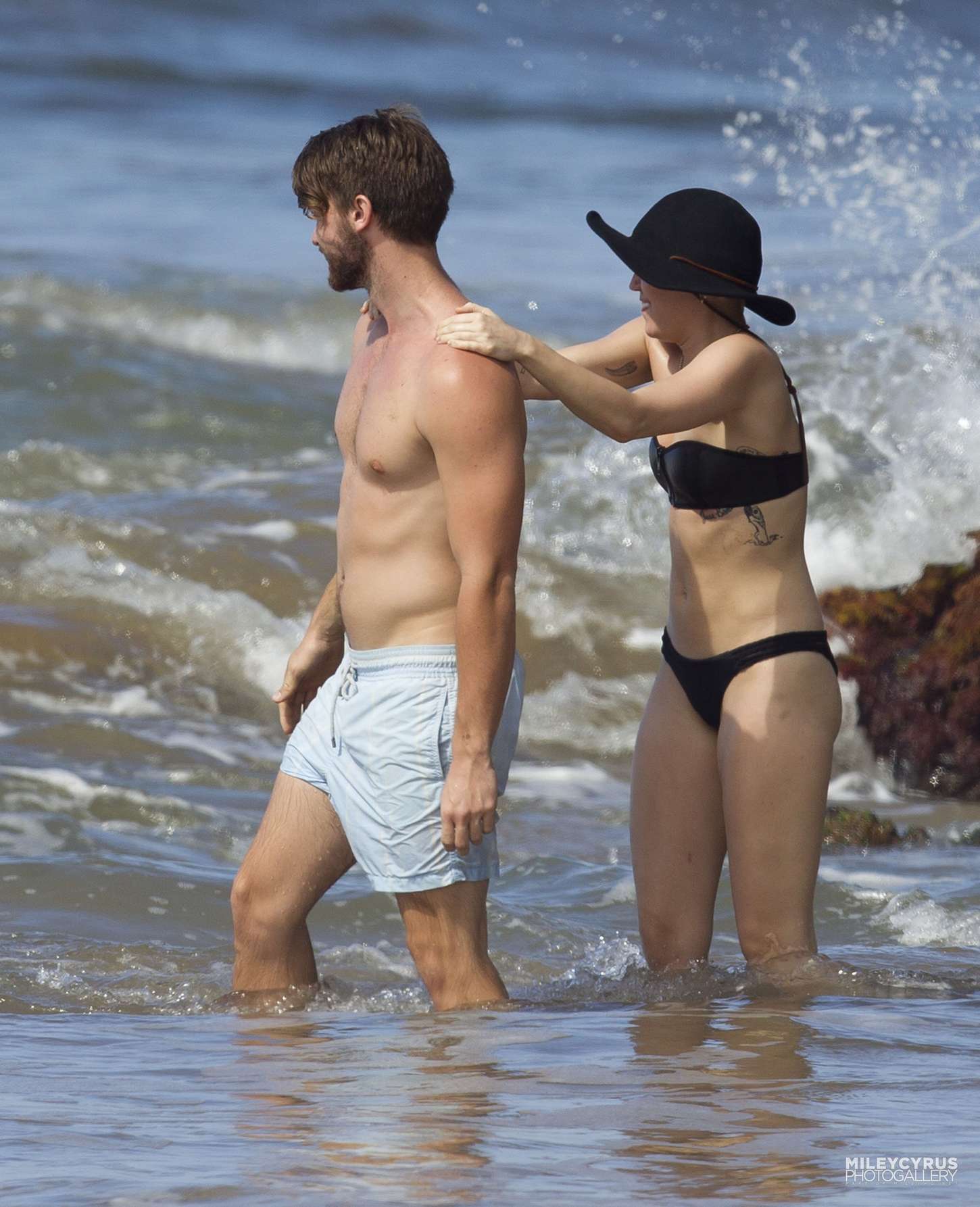 Miley-Cyrus-Bikini-27