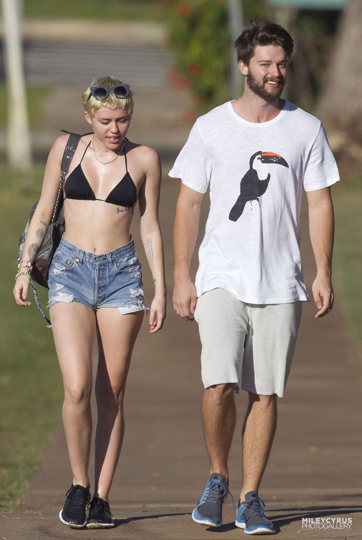 Miley-Cyrus-Bikini-29