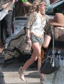 Sarah-Hyland-260