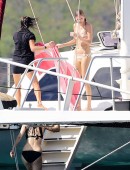 Taylor-Swift-in-Bikini-8