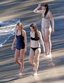 Taylor-Swift-in-Swimsuit-16