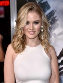 Virginia-Gardner-Project-Almanac-Premiere-Hollywood-1