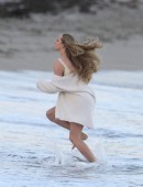 Amanda-Seyfried-Photoshoot-Miami-9