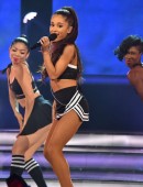 Ariana-Grande-and-Nicki-Minaj-NBA-All-Star-Game-2