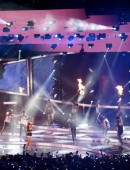 Ariana-Grande-and-Nicki-Minaj-NBA-All-Star-Game-6