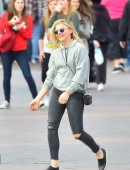 Chloe-Moretz-at-Disneyland-in-California-1