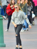 Chloe-Moretz-at-Disneyland-in-California-2