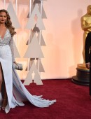 Chrissy-Teigen-2015-Oscar-3