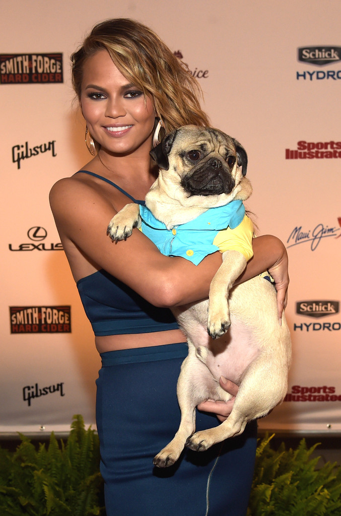 Chrissy-Teigen-SI-2015-3