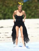 Doutzen-Kroes-Bikini-Miami-213