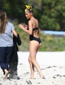 Doutzen-Kroes-Bikini-Miami-218