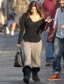 Eva-Longoria-Filming-Malibu-5