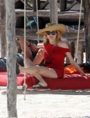 Heather-Graham-in-Bikini-10