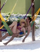 Heather-Graham-in-Bikini-13