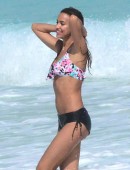 Irina-Shayk-in-Bikini-14