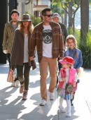 Jessica-Alba-with-her-family-1