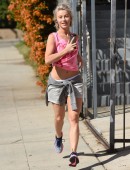 Julianne-Hough-Jogging-4