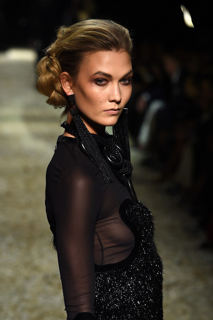 Karlie-Kloss-Tom-Ford-2015-Womenswear-Collection-Presentation-6