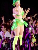 Katy-Perry-Performing-at-Palau-Sant-Jordi-8