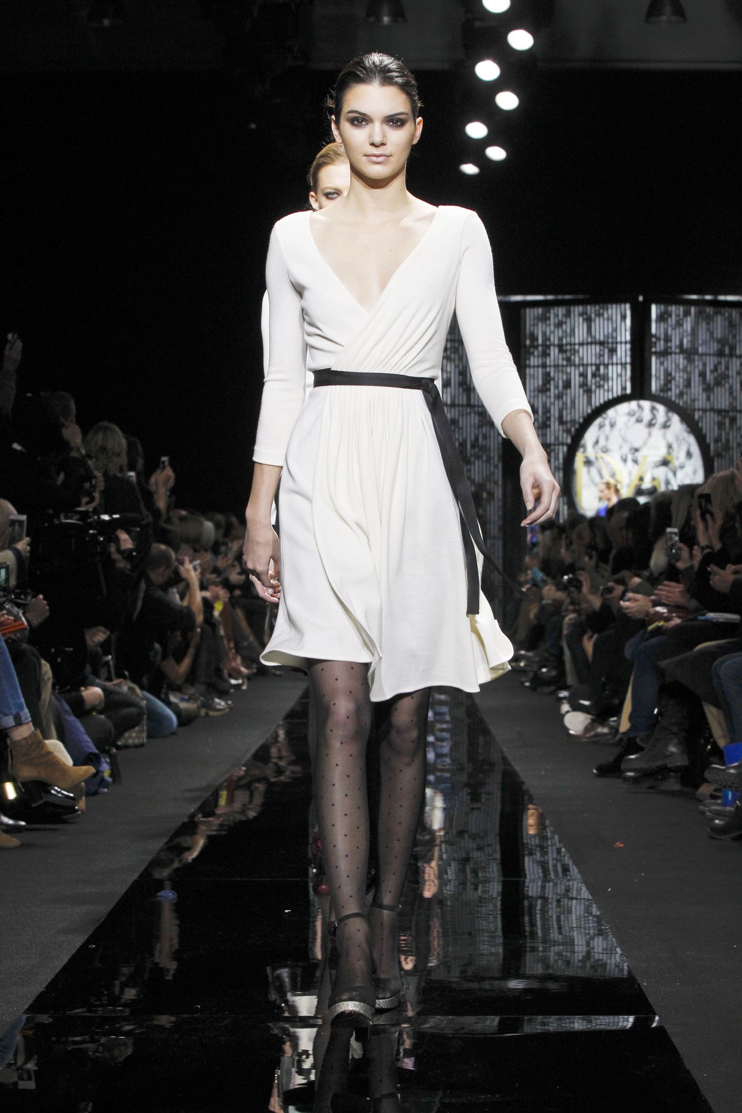 Kendall-Jenner-Diane-von-Fürstenberg-Fall-2015-Fashion-Show-5