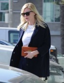 Kirsten-Dunst-Leggy-in-Skirt-14