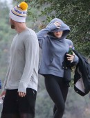 Miley-Cyrus-at-Runyon-Canyon-Park-LA-1