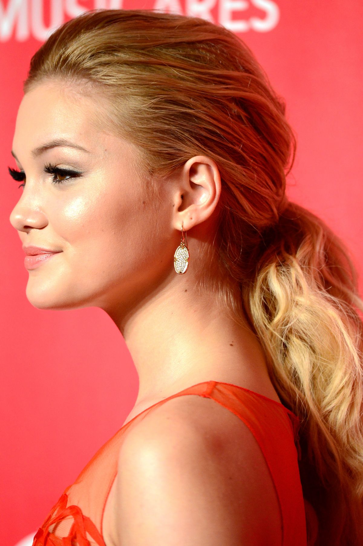 Olivia-Holt-77