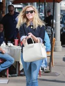 Reese-Witherspoon-Out-and-About-in-Beverly-Hills-4