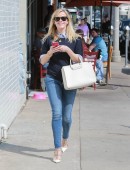 Reese-Witherspoon-Out-and-About-in-Beverly-Hills-5