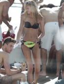 Romee-Strijd-in-Bikini-3