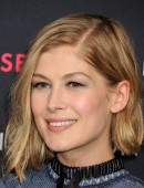 Rosamund-Pike-58
