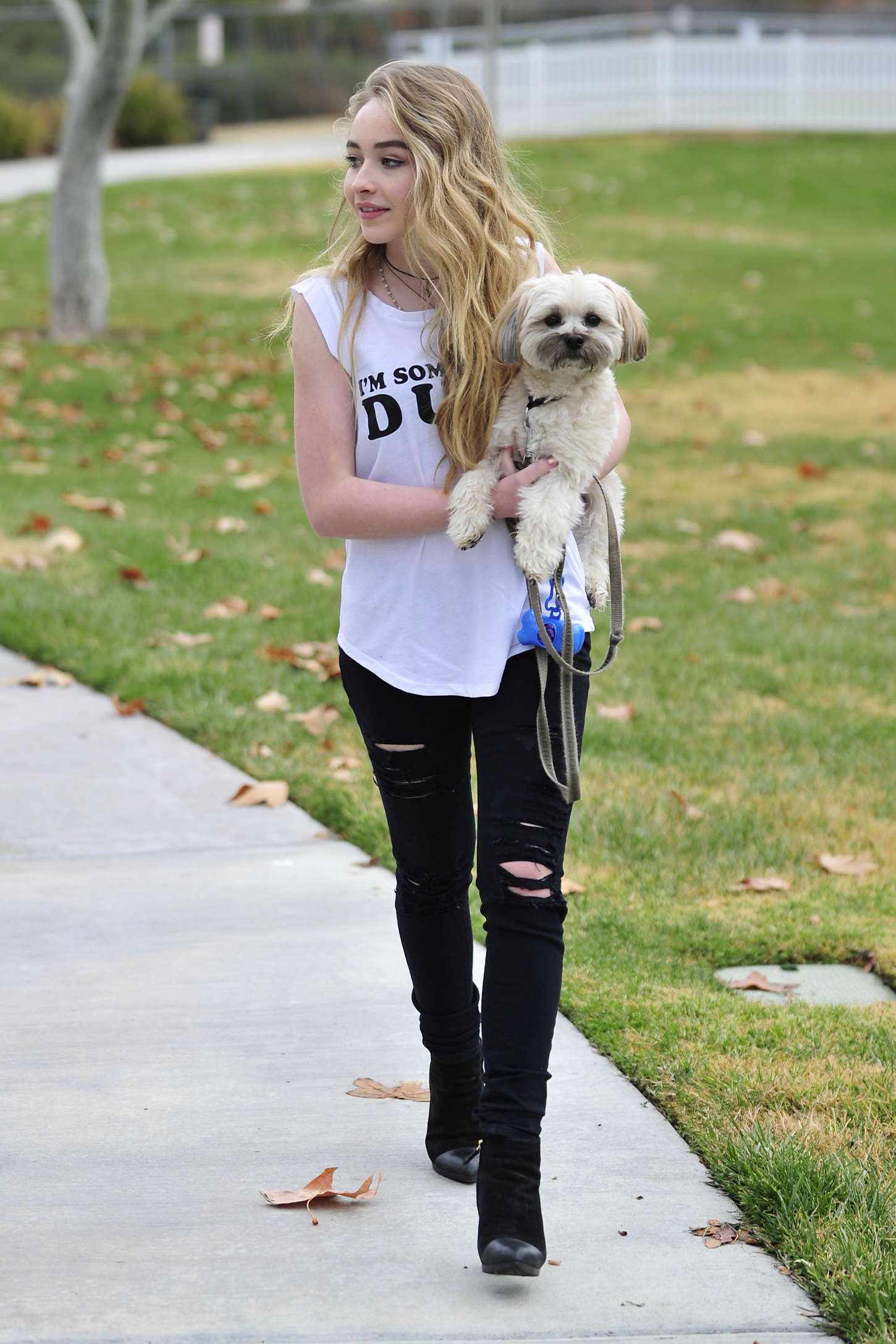 Sabrina-Carpenter-10