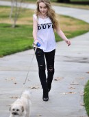 Sabrina-Carpenter-3