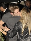 Sarah-Hyland-Warwick-Nightclub-Kissing-Hollywood-9