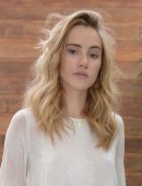 Suki-Waterhouse-807