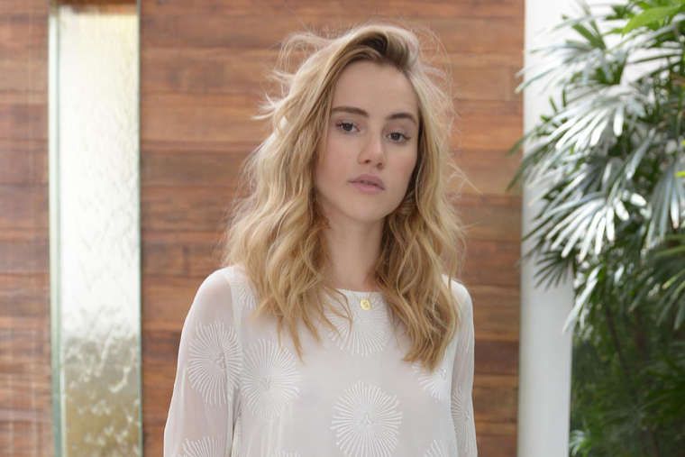 Suki-Waterhouse-807